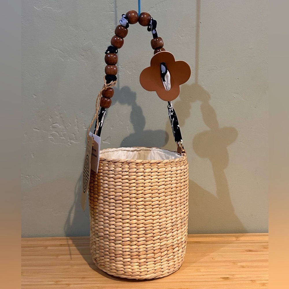 MADE IN VIETNAM Woven Bucket Bag With Beaded Top Carry Handle - Picture 3 of 10